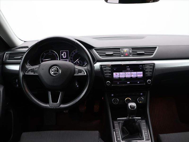 Škoda Superb 2,0 TDI 110kW Ambition DPH CZ - fotka 19 z 26