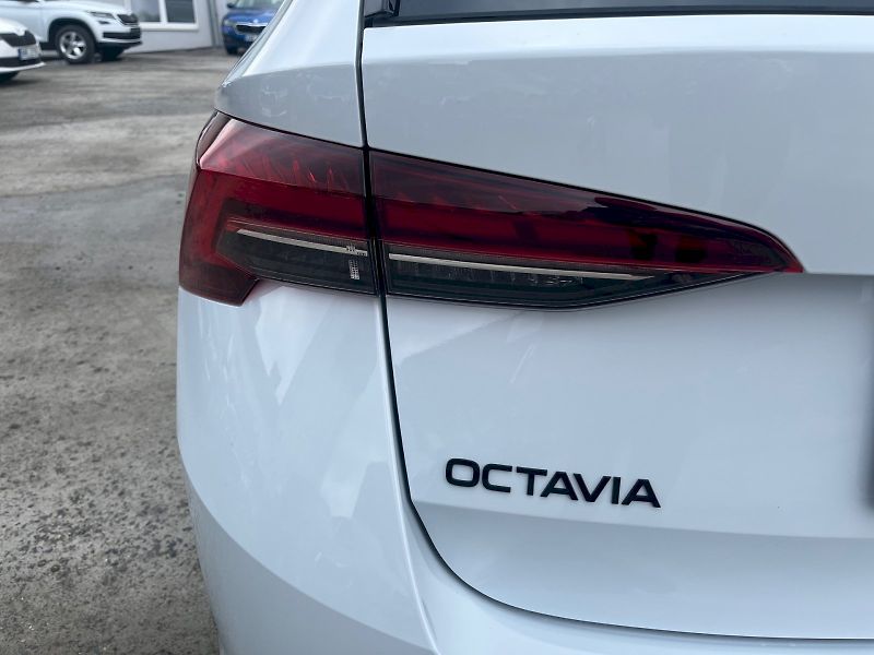 Škoda Octavia (2025) COMBI SPORTLINE 1.5 TSI 110 kW - fotka 14 z 41