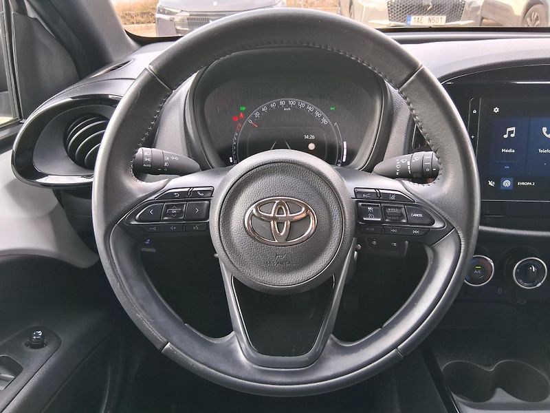 Toyota Aygo X STYLE 1.0 VVT-i 53 kW - fotka 11 z 21