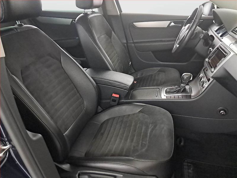 Volkswagen Passat (2014) 2.0 TDI, Automat, Xenony - fotka 9 z 21