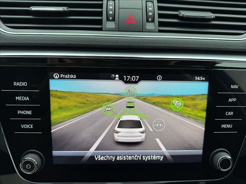 Škoda Superb 2.0 TDI Ambition/Virtual/ACC - fotka 12 z 25