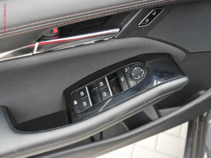 Mazda 3 (2022) 2.0 Skyactiv-G, 1.maj,ČR, AC - fotka 12 z 22