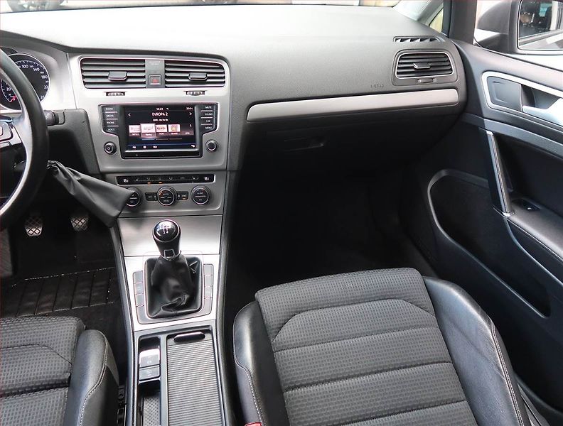 Volkswagen Golf (2016) 1.6 TDI, Tempomat - fotka 8 z 13
