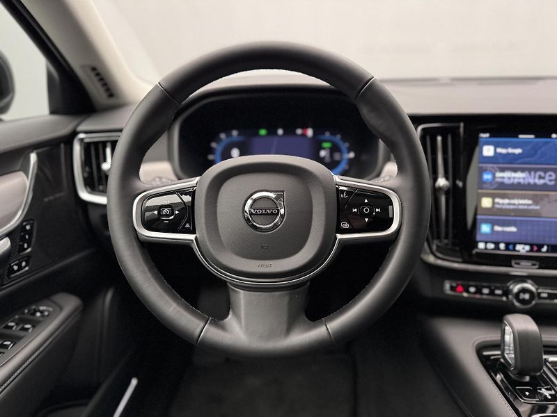 Volvo V90 T6 AWD RECHARGE BRIGHT PLUS  - fotka 3 z 46