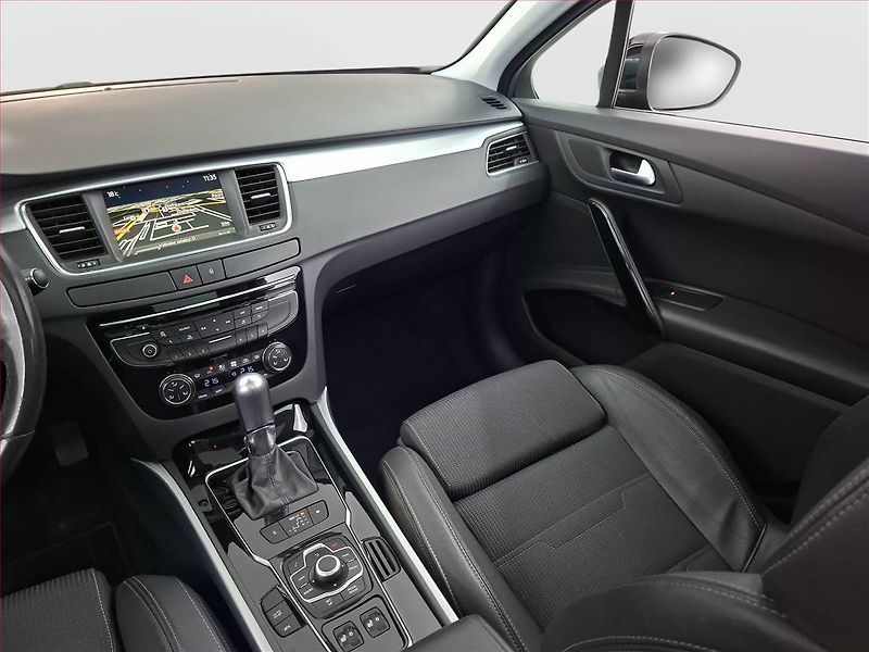 Peugeot 508 (2014) 2.2 HDi, Automat, Navi, Xenony - fotka 8 z 22
