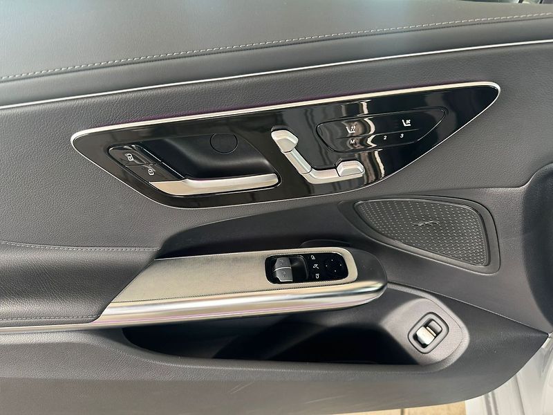 Mercedes-Benz CLE 300 4MATIC kupé - fotka 10 z 19