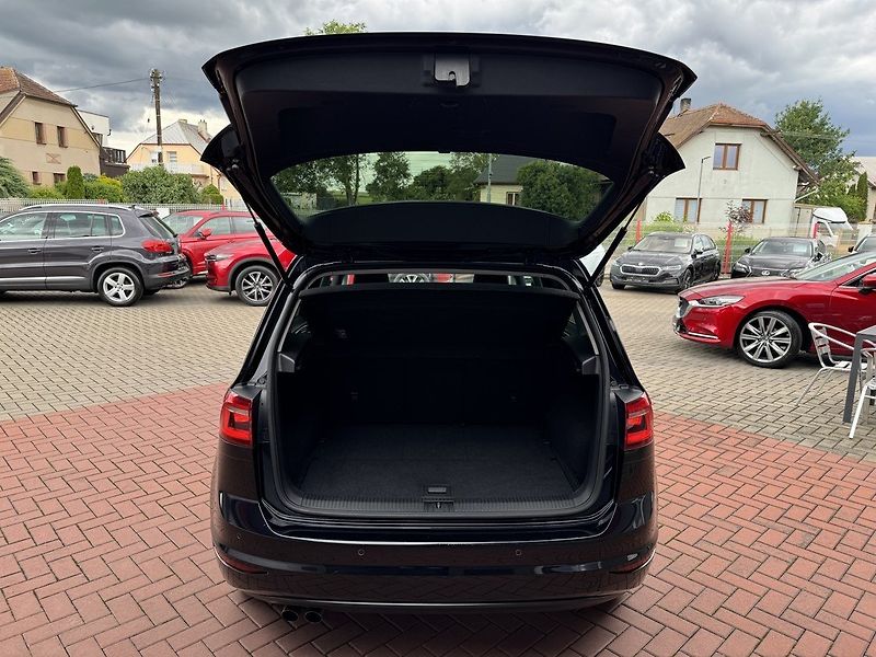 Volkswagen Golf Sportsvan (2015) 1.4TSi 92kW Xenony Navi - fotka 22 z 48