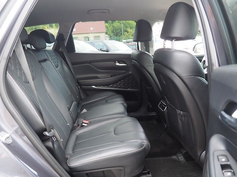 Hyundai Santa Fe (2022) 2.2 CRDi 4x4 Style Premium 8AT - fotka 17 z 48