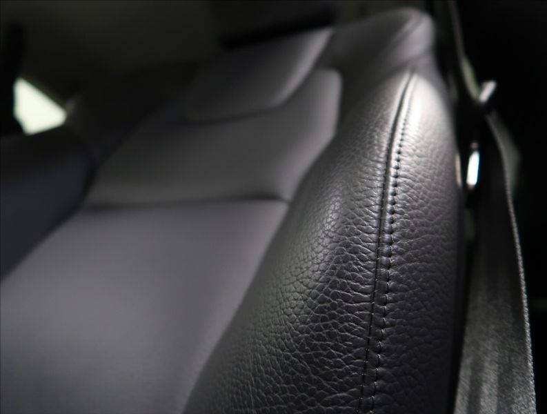 Volvo XC60 2,0 B4 AWD PLUS DARK 1. MAJ ČR - fotka 41 z 55