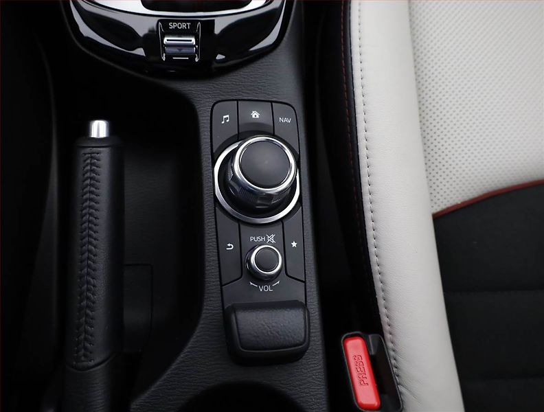 Mazda CX-3 (2016) 2.0 Skyactiv-G, 4X4, Automat - fotka 14 z 21