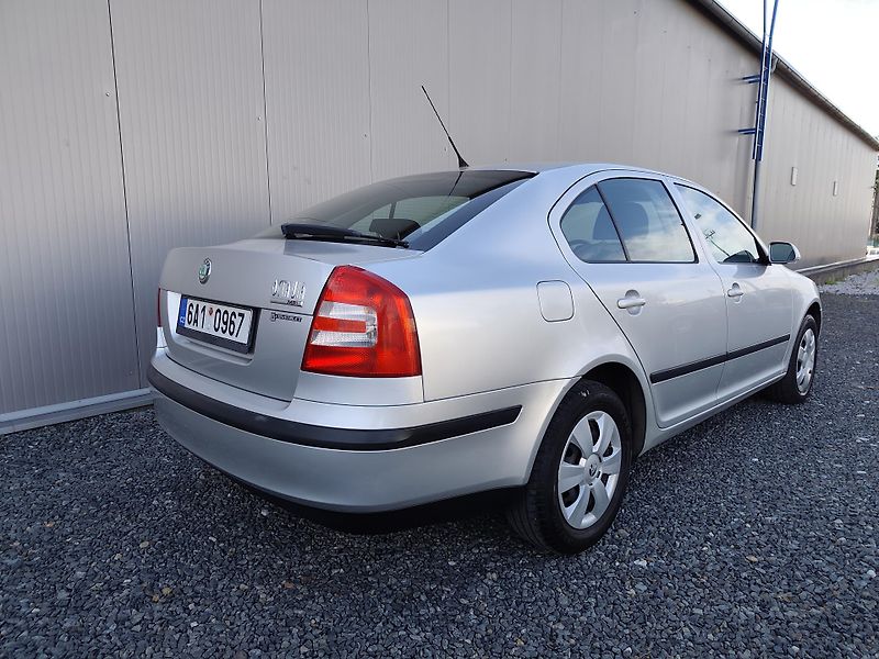 Škoda Octavia II,1.6MPi,SERVISNÍ KNIHA,ČR - fotka 6 z 23