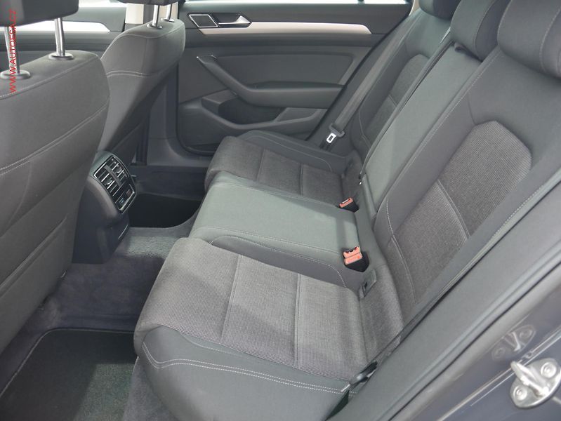 Volkswagen Passat (2015) 2.0TDi, AC, LED, park.asist - fotka 10 z 24