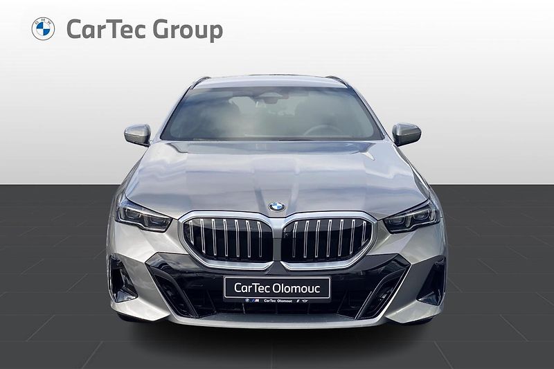 BMW Řada 5 520d xDrive Touring - fotka 2 z 7