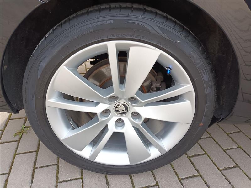 Škoda Superb 2,0 TDI,110KW,NAVI,VÝHŘEV, - fotka 24 z 41