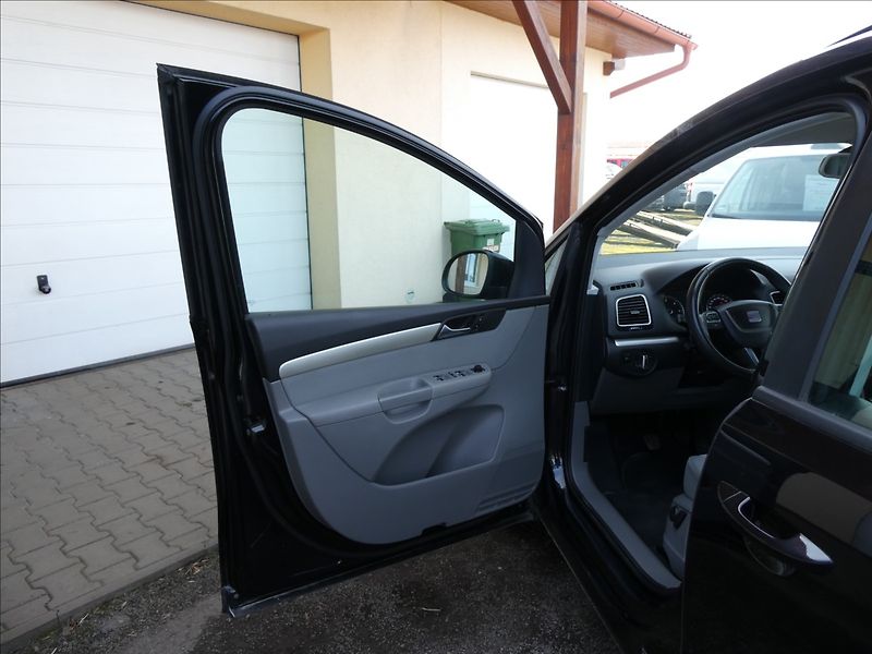 Seat Alhambra 2,0 TDi 103kW 7.míst, serviska - fotka 11 z 39