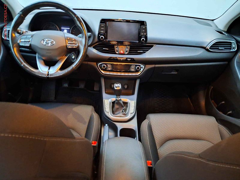 Hyundai i30 (2017) 1.4T-GDi, 1.maj,ČR - fotka 8 z 19