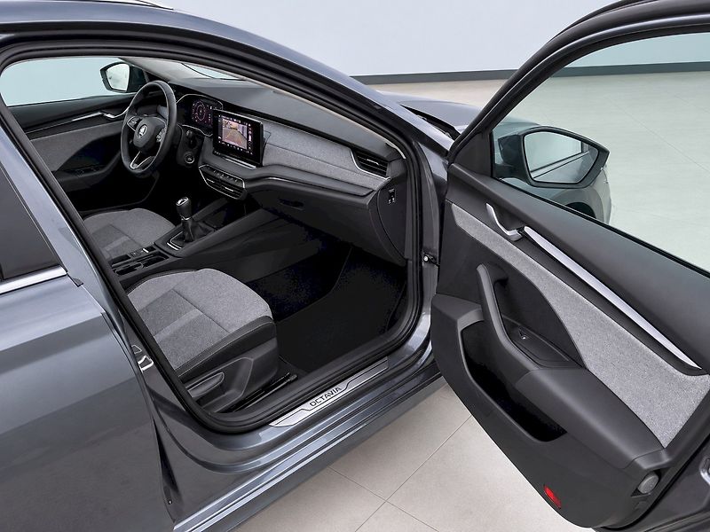 Škoda Octavia (2024) COMBI TOP SELECTION 2,0 TDI 85 - fotka 12 z 34