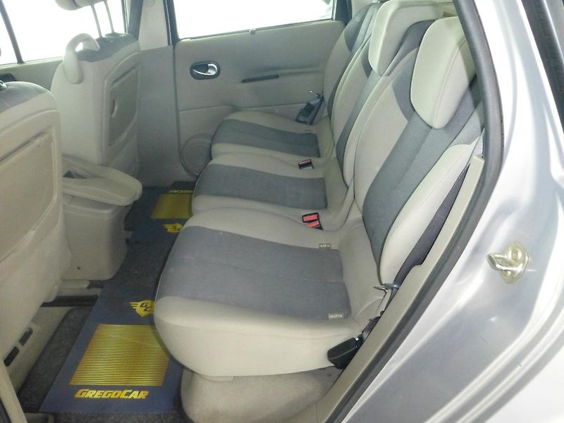 Renault Scénic (2006) 1,6 16V*STŘEŠNÍ NOSIČE**KLIMA* - fotka 14 z 26