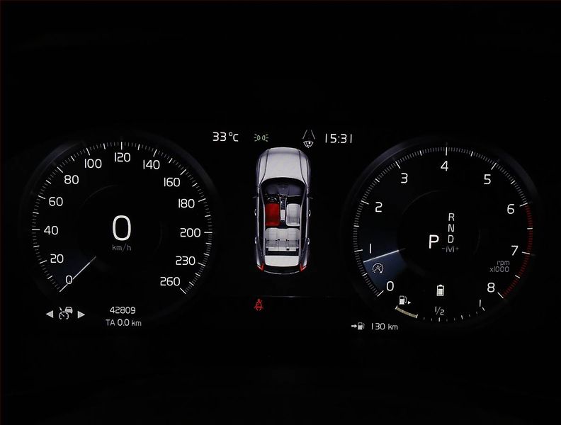 Volvo XC40 (2021) B4 - fotka 9 z 17
