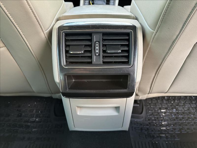 Škoda Superb 2,0 TDI 110kW Style AUT - fotka 16 z 40