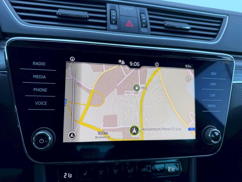 Škoda Superb (2023) 2.0 TDI 110kW DSG Style Plus M - fotka 17 z 35