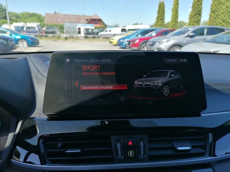 BMW X2 (2020) 2.0 20i 141kW A/T Kůže - fotka 17 z 36