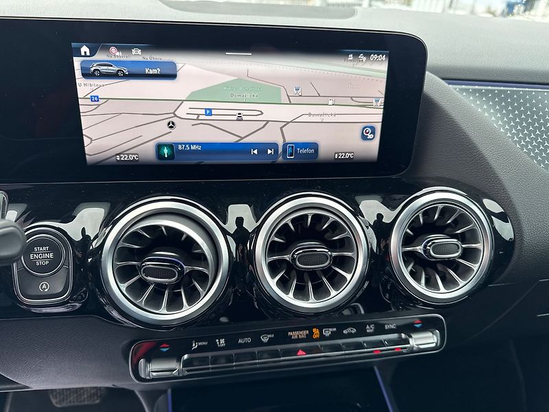 Mercedes-Benz GLA 200d 4MATIC - fotka 17 z 21