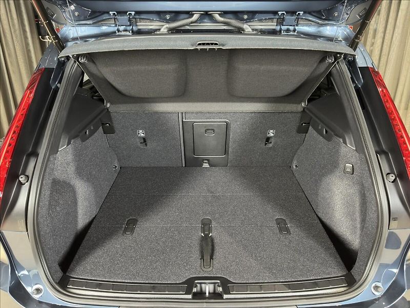Volvo XC40 (2026) 2,0 B4  Ultra - fotka 17 z 33