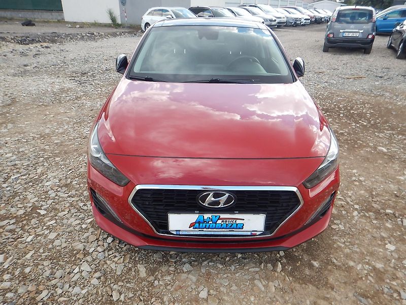 Hyundai i30 FASTBACK, 1.4 GDi TURBO, AUT - fotka 3 z 35