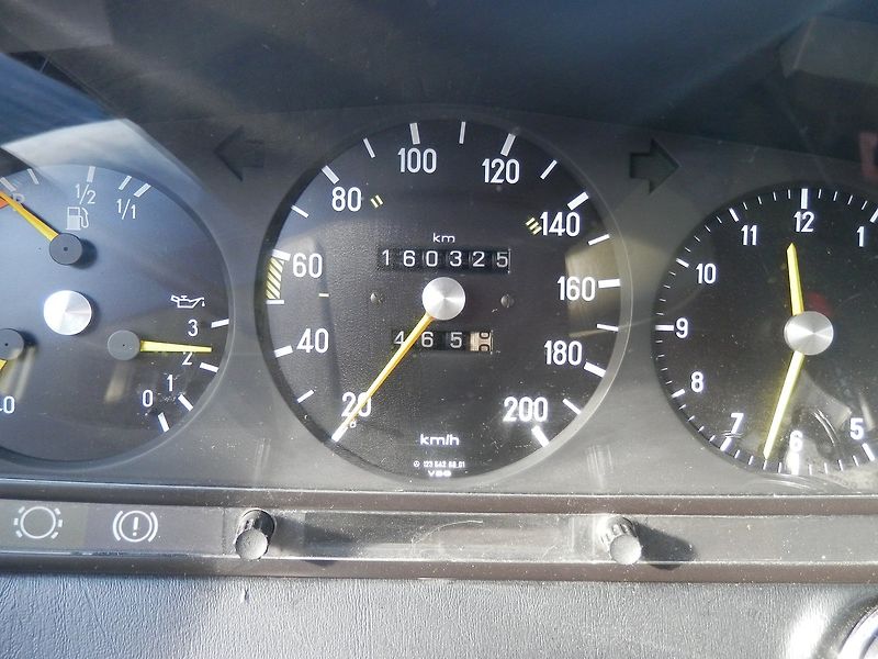 Mercedes-Benz 123 230E AUTOMAT - fotka 19 z 36