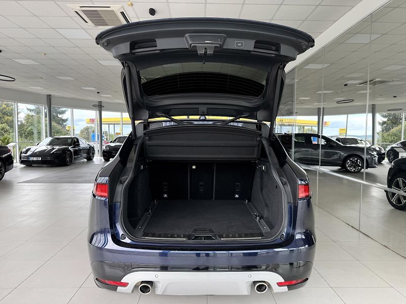 Jaguar F-Pace 30d S*AWD*Max.Výb*REZERVACE! - fotka 39 z 43