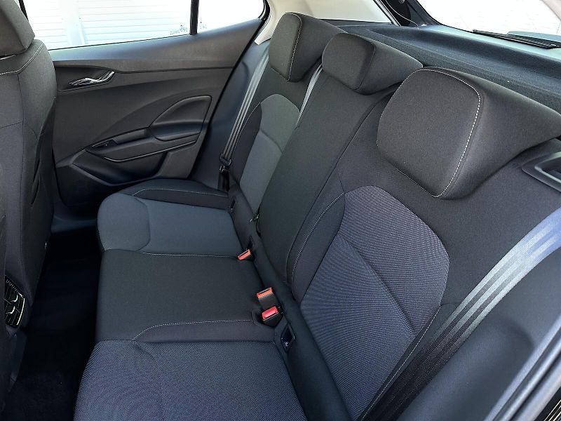 Škoda Fabia 1.0TSi Selection 95PS LED V.Co - fotka 33 z 37