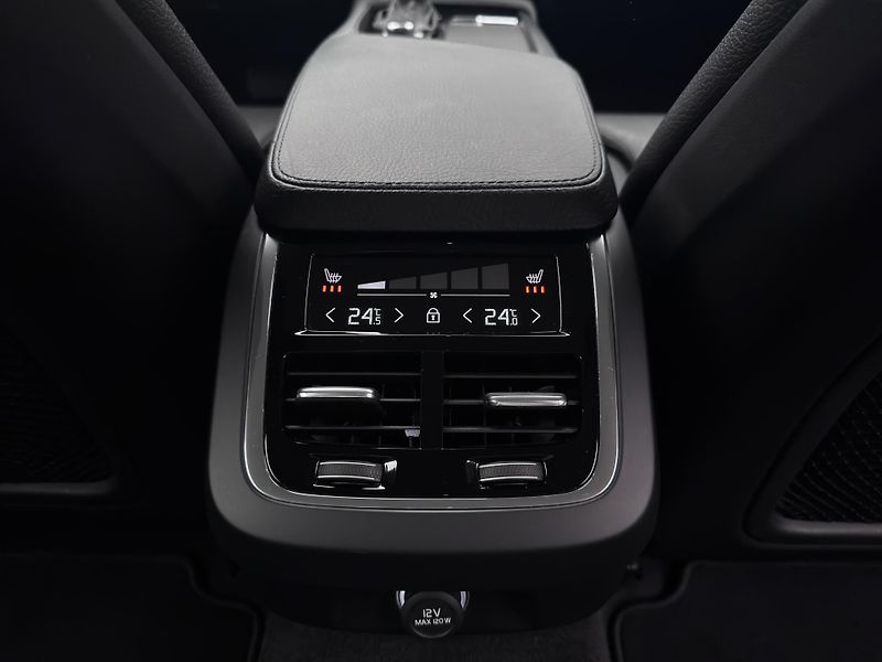 Volvo S90 T6 AWD MOMENTUM AUT 1.maj - fotka 30 z 53
