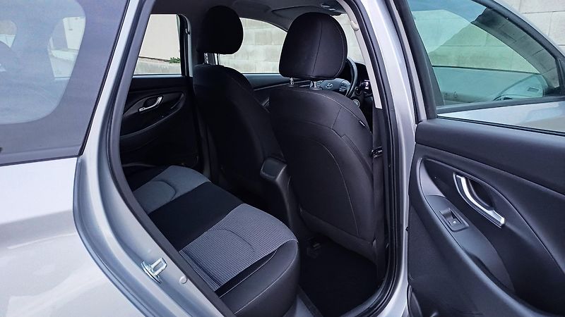 Hyundai i30 1.5 81kW DPI FAMILY COMFORT - fotka 12 z 36