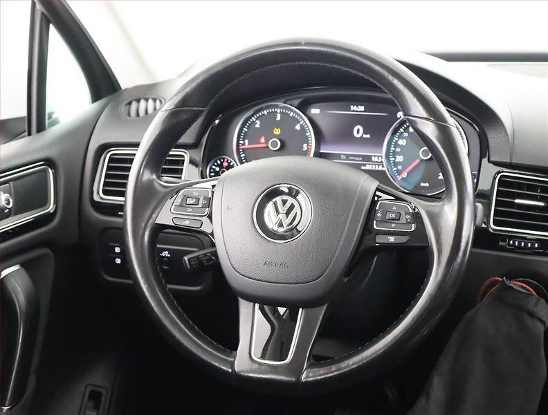 Volkswagen Touareg (2016) 3.0 TDI, 4X4, Automat - fotka 17 z 24
