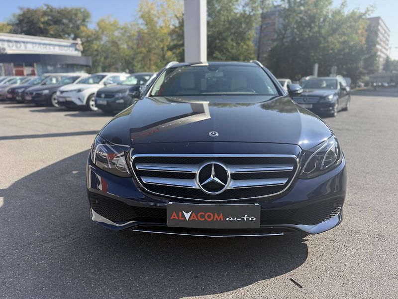 Mercedes-Benz Třídy E 200 CDi - fotka 3 z 23