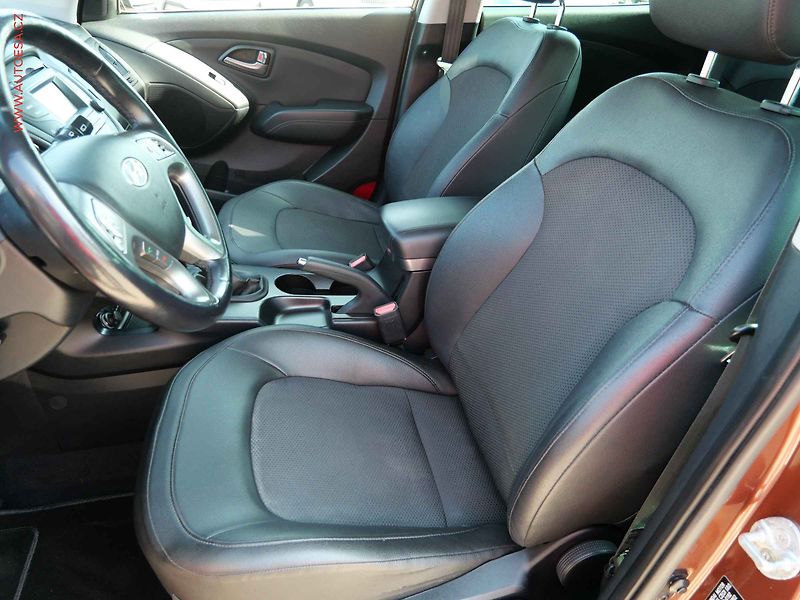 Hyundai ix35 (2013) 2.0 CRDi 4x4, ČR, xenon - fotka 9 z 19