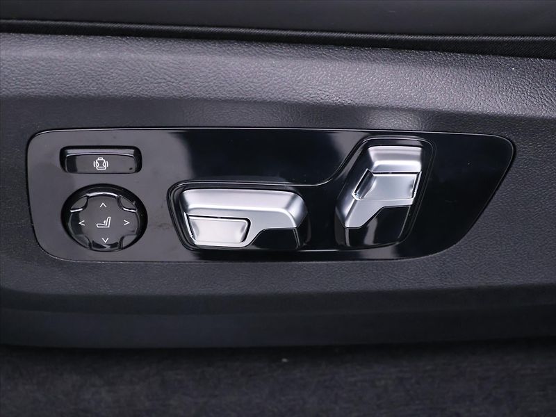 BMW X5 3,0 xDrive40d Mpacket - fotka 22 z 48