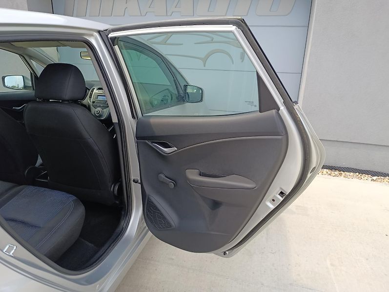 Hyundai ix20 1.4CVVT 66kW ČR 1.MAJITEL DPH - fotka 27 z 30