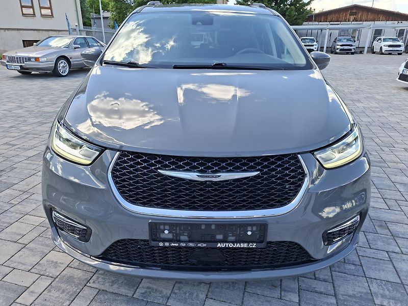 Chrysler Pacifica (2022) 3,6L V6, 7míst, kůže, servis - fotka 2 z 46
