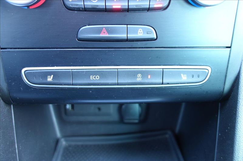 Renault Mégane 1,2 TCe,ČR,SERVIS.KN.,LIMITED. - fotka 24 z 36