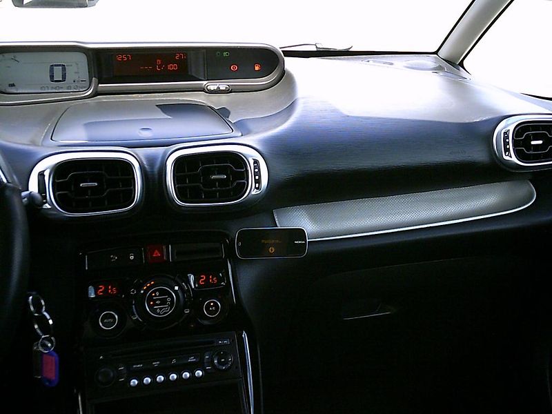 Citroën C3 Picasso (2011) 1.4 VTi KOUPENO ČR - fotka 11 z 11