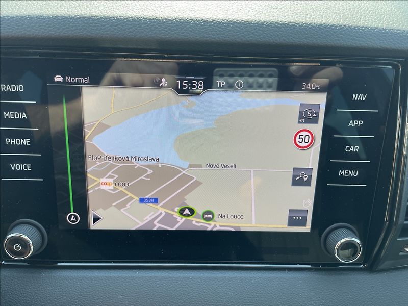 Škoda Karoq 1,5 TSi 110kw SPORTLINE 1maj C - fotka 19 z 36