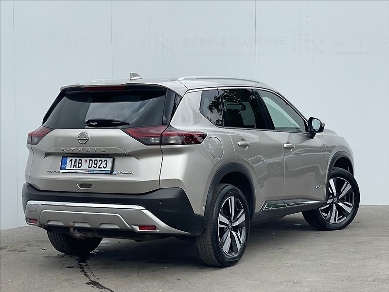 Nissan X-Trail 1,5 e-POWER e-FORCE AWD TEKNA+ - fotka 3 z 24