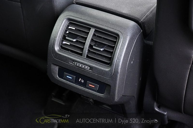 Volkswagen Touran 2.0TDi DSG TAŽNÉ 2xKOLA  - fotka 26 z 52