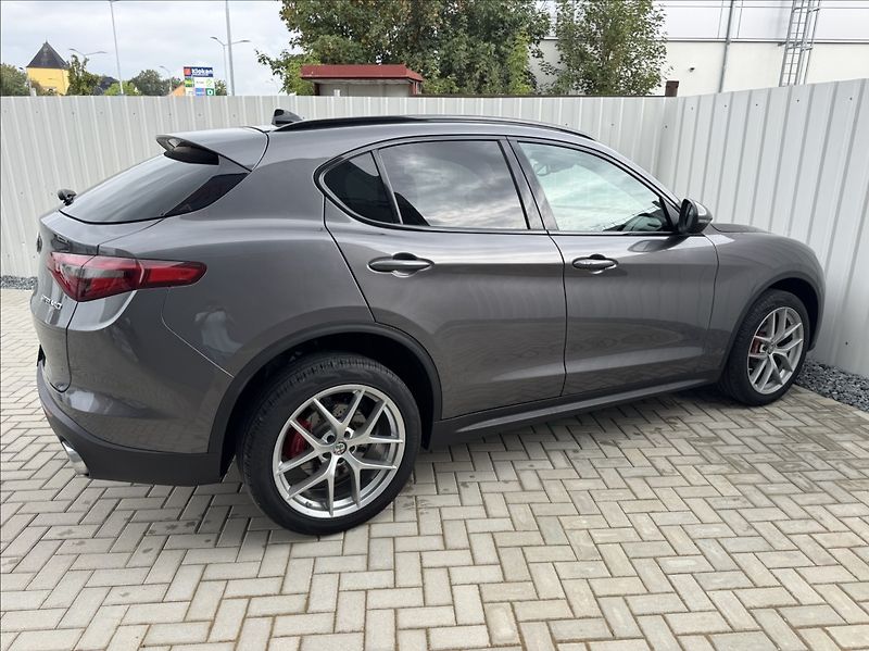 Alfa Romeo Stelvio 2,0 T 206kW Q4 AT8 ZF 4X4 - fotka 13 z 50
