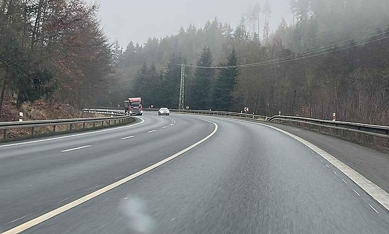 Silnice I/6 u Karlových Varů.