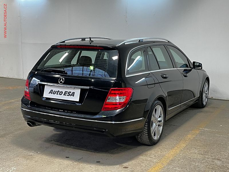 Mercedes-Benz Třídy C (2011) 1.8i C200, Avantgarde - fotka 4 z 16
