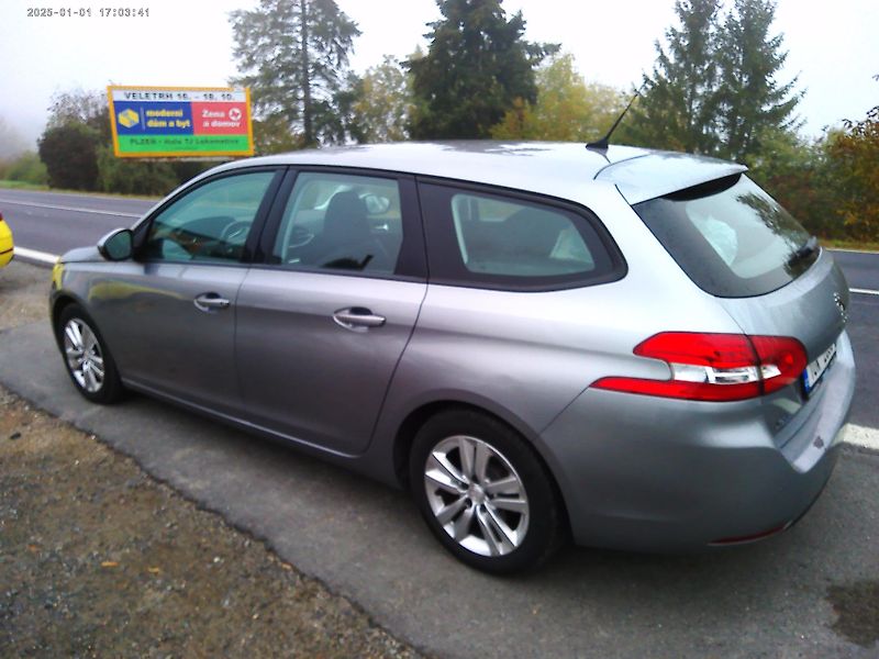 Peugeot 308 1.6 HDi, 73 kW, klima, 2x kola - fotka 3 z 32