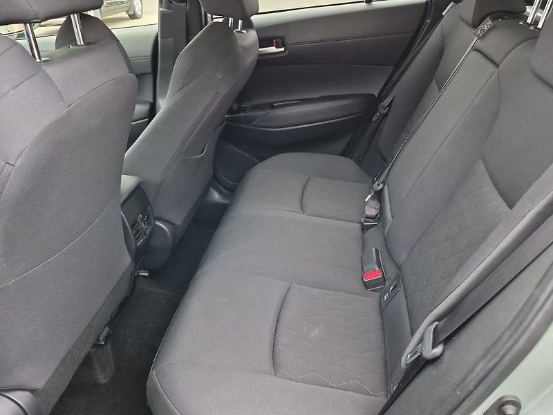 Toyota Corolla Cross Style Tech 1,8 HEV e-CVT - fotka 10 z 26
